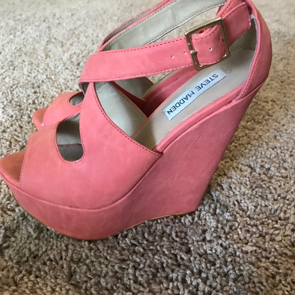 Steve Madden xternal wedges in coral - Picture 2 of 3